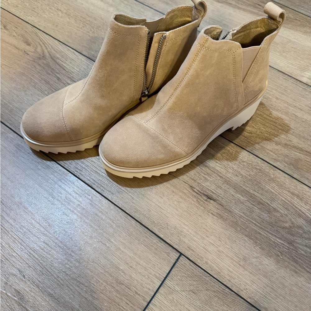 Cream Ankle Boots with Chunky Heel and Slip-On Design